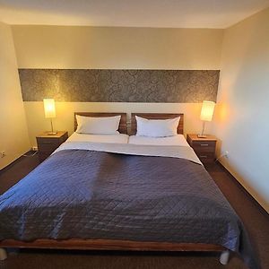 Budget Zimmer mit Kingsize-Bett